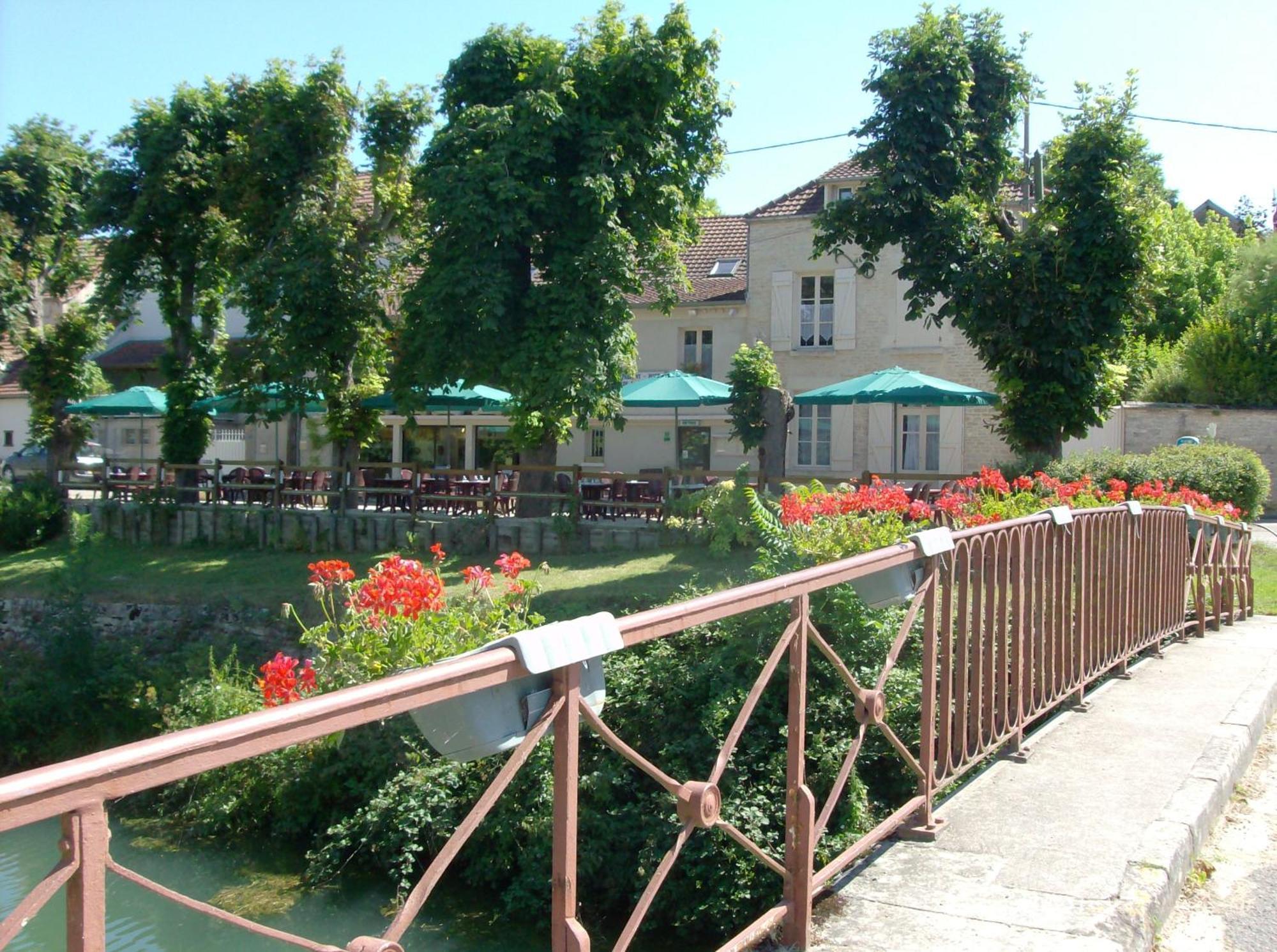 Hotel-Restaurant De L'Ecluse 79 Chassignelles Ngoại thất bức ảnh